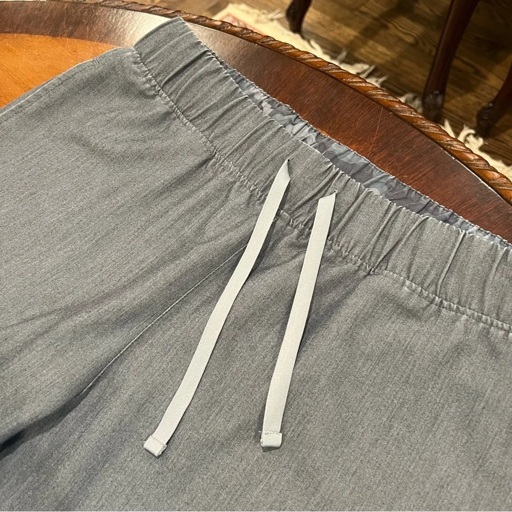 FIGS Men’s Malang Slim Cargo Pant Graphite Gray Large Drawstring Waist Scrubs